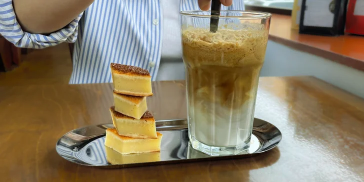 Z káv je na výběr silná a plná Cà Phê Phin a potom vietnamská verze caffe latté pod názvem Bạc Xỉu.