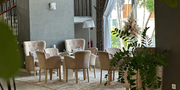 Moderný nábytok, elegantný dizajn a prekrásny výhľad na mesto - to je hotel Magnólia