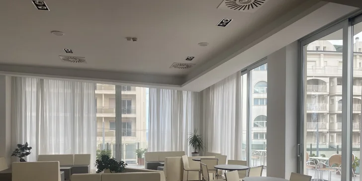 Snídaně je bufetová, obědy a večeře o 4 chodech.