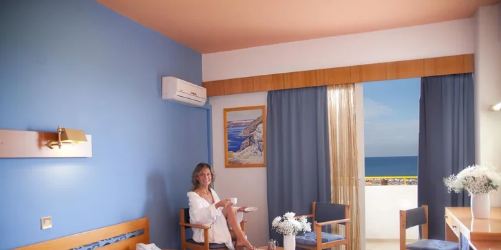 Pokoje disponují vlastní koupelnou s toaletou, TV i klimatizací.