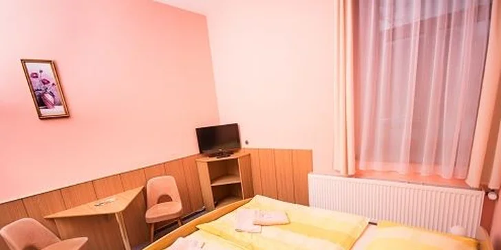 Prostor pro posezení tu nechybí. 