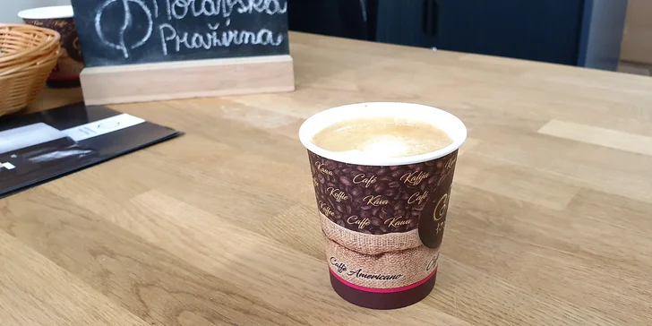Dát si můžete espresso, cappuccino, flat white a další druhy. 