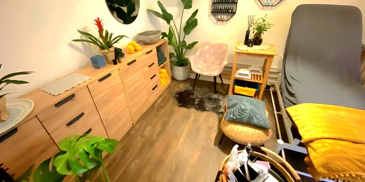 Svěřte do rukou profesionální pedikérky, která přesně ví, co vaše nohy potěší.