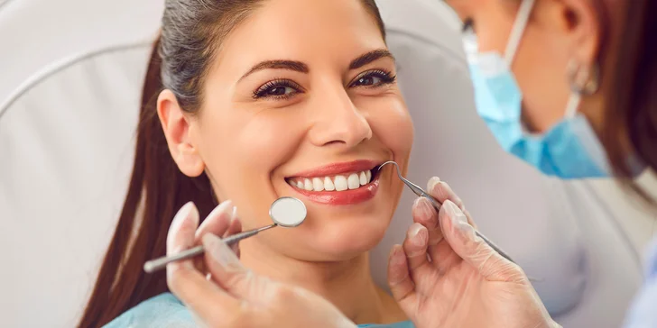 Dentální hygiena vč. ultrazvuku a airflow nebo ordinační bělení v Omega Dent v Karlíně