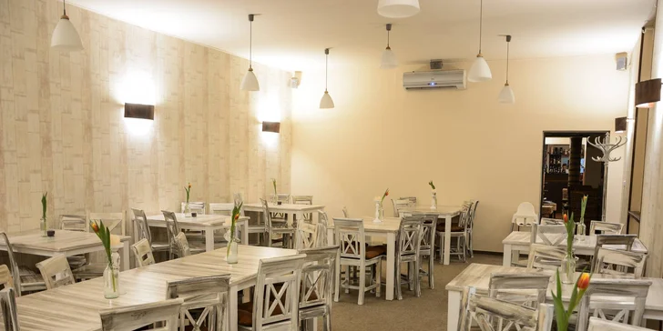 V ceně pobytu máte zajištěné snídaně formou bufetu v hotelové restauraci. 