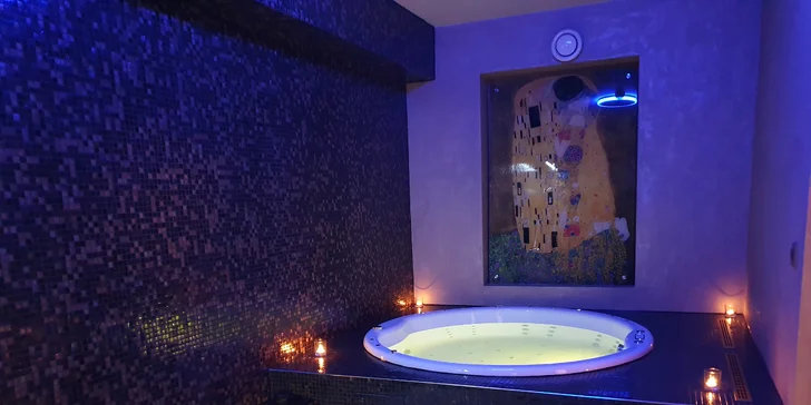 Pokud zvolíte privátní relax, těšte se na whirlpool nebo vířivou dřevěnou káď.