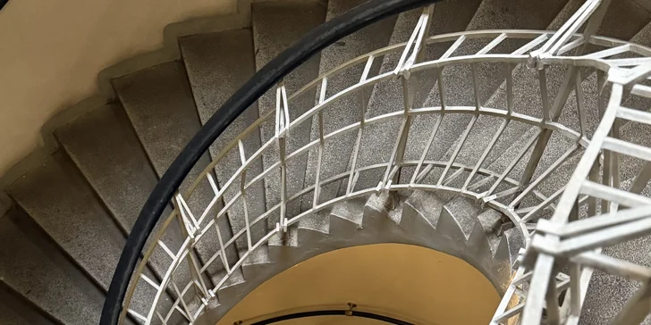  S audiovýkladem v mobilu projdete klidným tempem trasu plnou architektonických skvostů, to vše bez davů a spěchu.