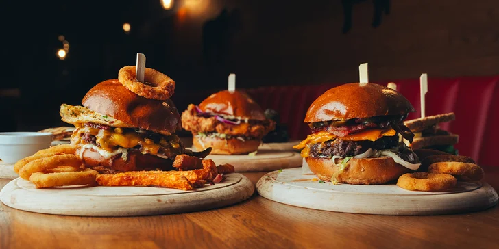 Burger z trhaného vepřového nebo kuřecího, přeštíka či wagyu pro 1 či 2 osoby