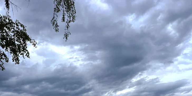 V ceně máte i helmu, bezpečnostní zámek a mapku s tipy na výlety.