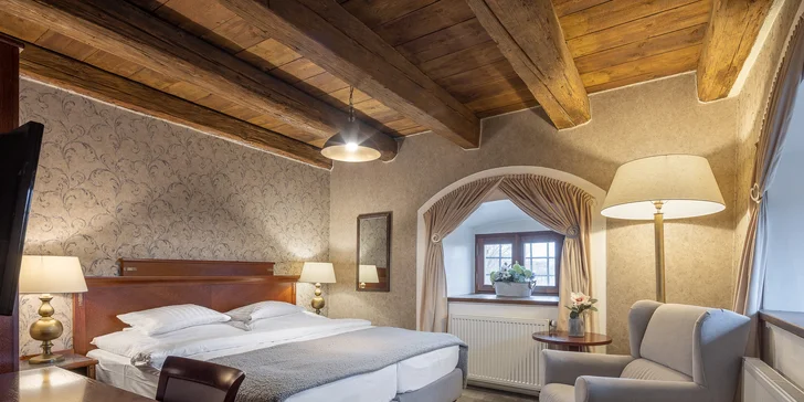 Nechýba set na prípravu kávy a čaju ani minibar (na fotke apartmánu).