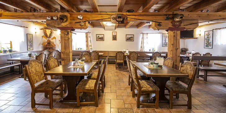 V příjemné restauraci si dáte jídlo vařené z lokálních surovin.