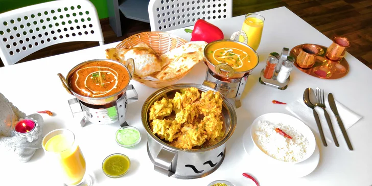 Hlavním chodem může být tikka masala nebo kuřecí v mangové omáčce.