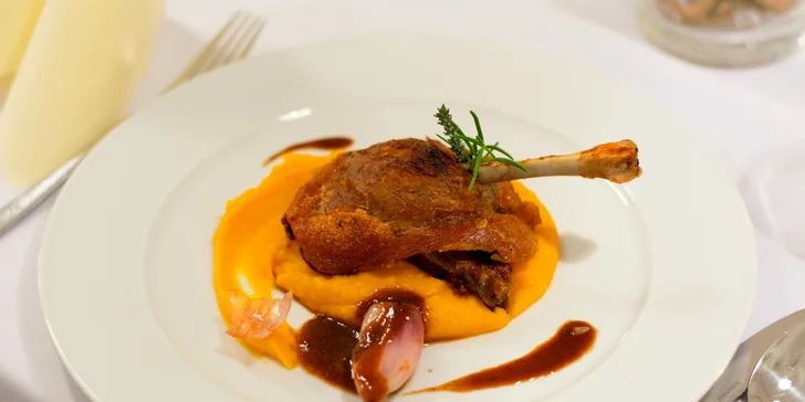 Snídaně i večeře jsou bufetové, v případě nižší obsazenosti hotelu si vyberete z menu.