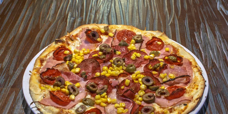 Dáte si Ženu za pultem nebo Švejka? I takhle se tu jmenují pizzy...