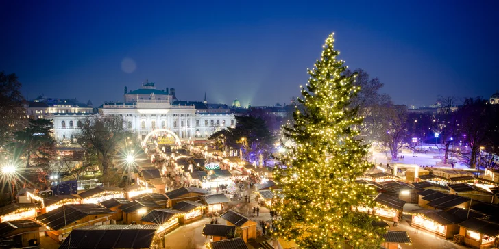 Pokocháte sa krásnym vianočným stromčekom a zabavíte sa pri melódiách miestnej hudby.