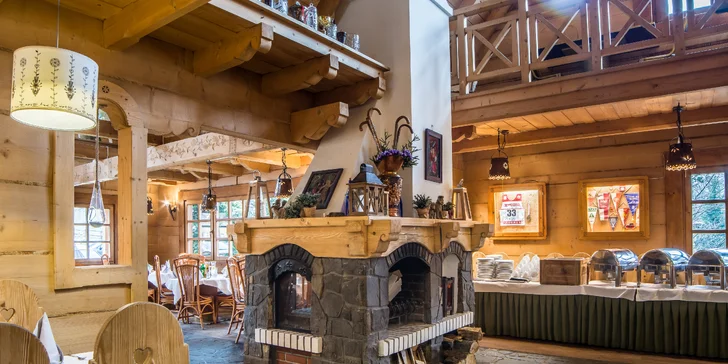 V Regionální restauraci zkuste tradiční dobroty: góralska kwaśnica (zelňačka z uzených žeber) nebo vynikající polské pirohy.