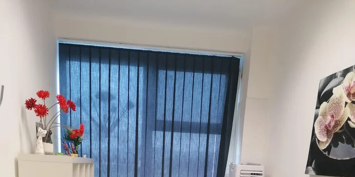 Vybrat si můžete aplikaci LED fotonové masky, která napomáhá k produkci nového kolagenu, nebo přímé zapracování kolagenu radiofrekvenční hlavicí.