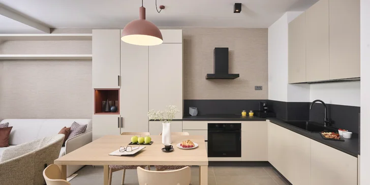 Každý apartmán disponuje plne vybavenou kuchyňou s chladničkou, kávovarom a mikrovlnkou.