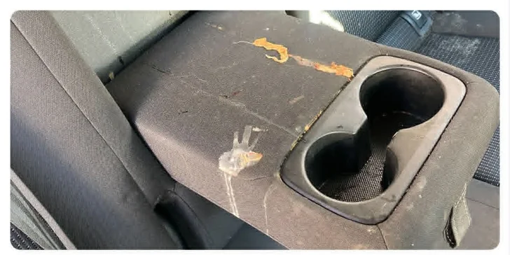 Služba je ideální pro každého, kdo chce mít čisté auto bez starostí a ztráty času. 