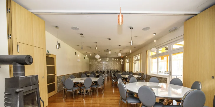 V krásné restauraci na vás čekají snídaně formou bufetu.