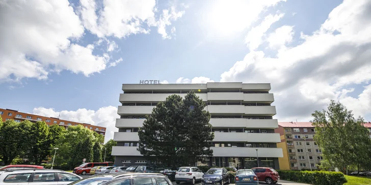 Zaparkujete přímo u hotelu.