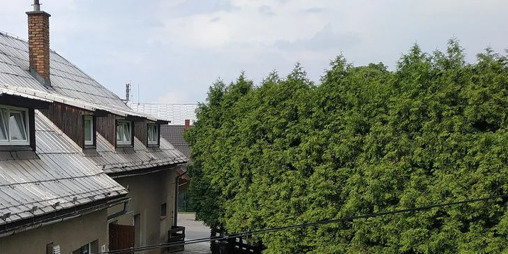 Na zahradě se dá posedět, případně něco ugrilovat. 