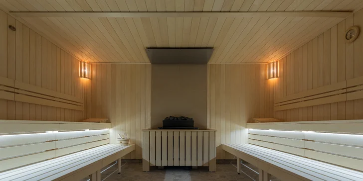 Odpočívat budete v hotelovém wellness se saunami, parní lázní a osvěžujícími sprchami.