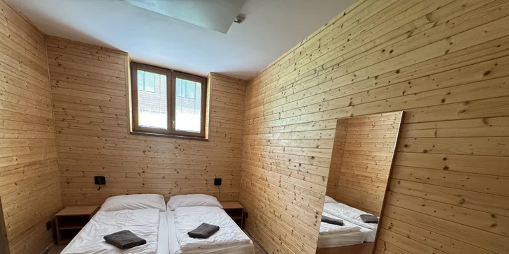 Spálne sú dvoj- alebo trojlôžkové.