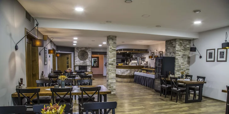 Večeře se podávají formou dvouchodového menu – tedy kromě balíčku s romantickou nocí, v tom případě budou chody tři a k nim ještě prosecco. 