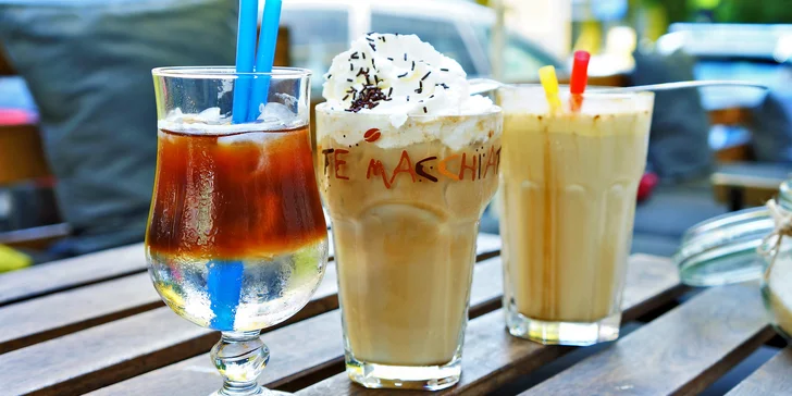 Ledová káva, frappé s vanilkovou zmrzlinou nebo espresso s tonikem