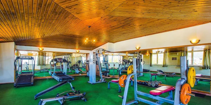 Využívat můžete i fitness centrum, šipky či stolní tenis.