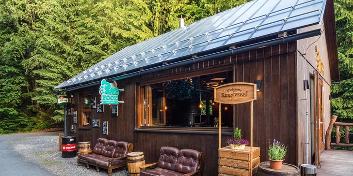 Restaurace se v průběhu večera mění v příjemný bar Bigfood.