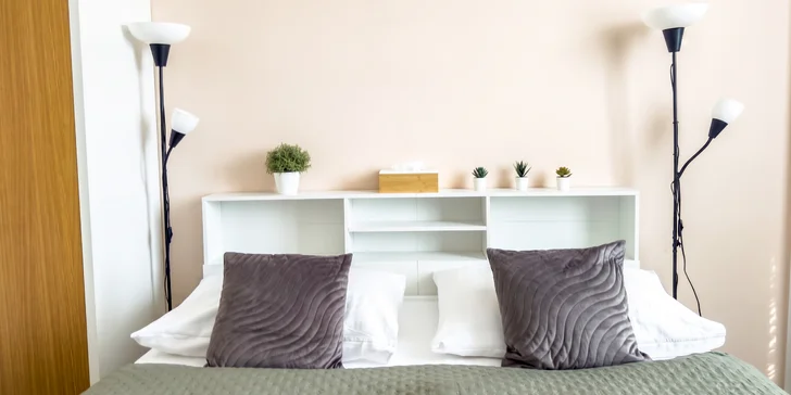 Po příjezdu se zabydlíte v moderně zařízeném pokoji Standard, Comfort nebo prostornějším apartmánu Deluxe. 