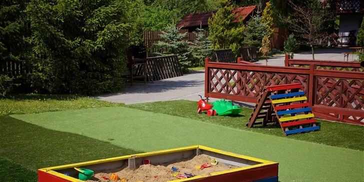 Nejmenší špunti budou stavět hrady z písku a uplácávat bábovičky. 