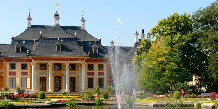 Zámecké prostředí vás uvolní a budete relaxovat. Funkční fontány citlivě doplňují atmosféru romantických zahrad.