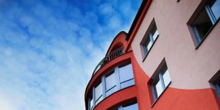 Hotel nájdete v centre Benešova, len 230 metrov od stanice.