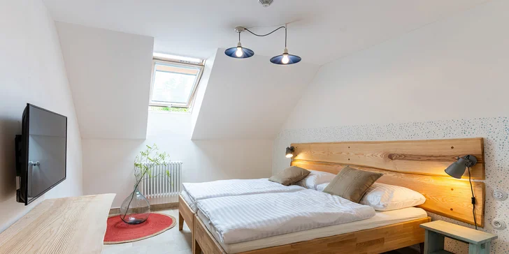 Ubytujete sa v izbách pre 2-3 osoby alebo v priestrannejších apartmánoch.