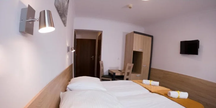Budete mať vlastnú kúpeľňu s toaletou a apartmány sú navyše vybavené chladničkou a rýchlovarnou kanvicou.