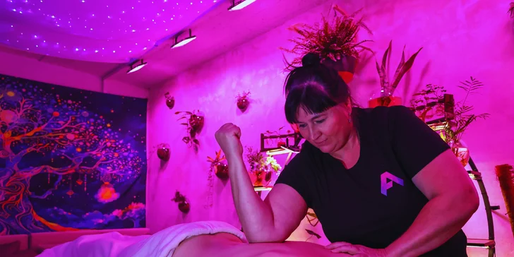 Hledáte spíše pořádný odpočinek? Pak zvolte relaxační masáž s použitím techniky Reiki.