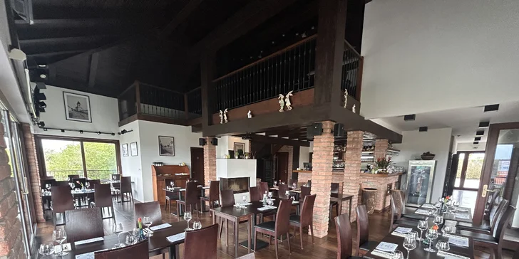 Bylinky a zeleninu berie podnik z vlastných polí a ryby zase z vlastného rybníka.