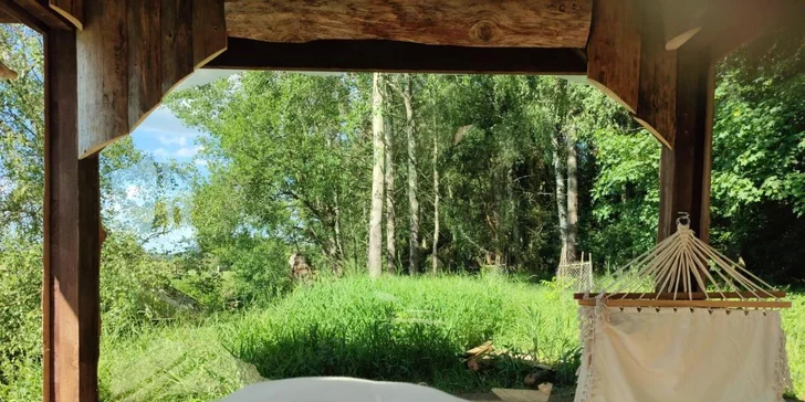 Případný noční deštík vás neohrozí, ale pozorovat hvězdy či západ slunce můžete přímo z pohodlné manželské postele.