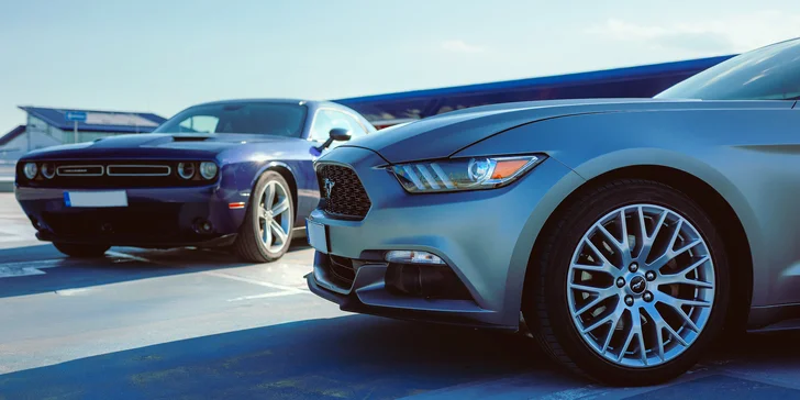 V Brocar vám umožní zažít sílu legendárního Fordu Mustang nebo Dodge Challanger. 