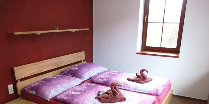 Dítě do 2,9 let s vámi může bydlet zdarma bez nároku na lůžko a stravu.