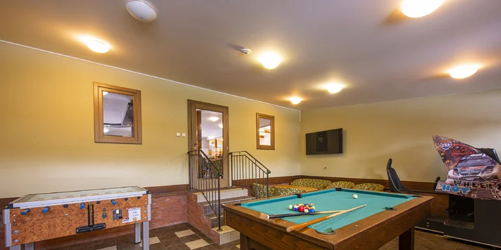 V hoteli si zahráte billiard, šípky, stolný futbal či playstation. 