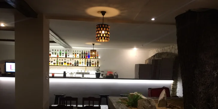 Z jídelního lístku pizzerie si můžete vybrat dvě pizzy podle svého gusta. 