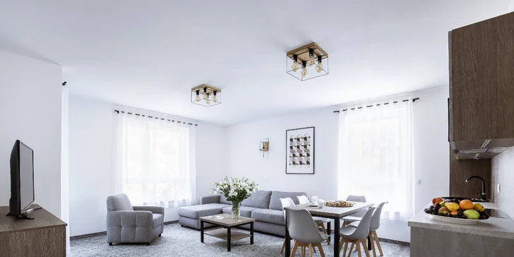 Apartmány jsou moderní a prostorné. Nadýchat čerstvého vzduchu se můžete na balkoně. 