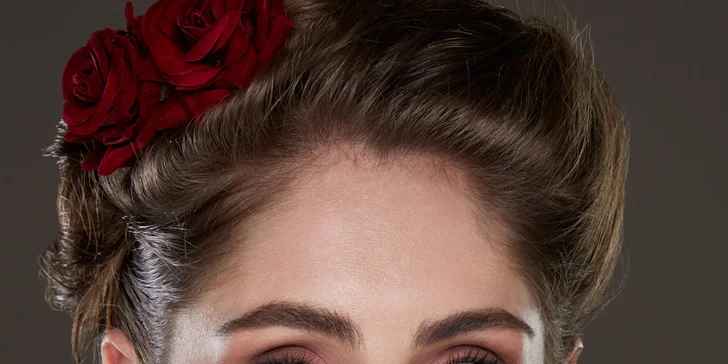Ak potrebujete aj upraviť vlasy, siahnite po kombinovanom variante s účesom a doveďte svoj look do dokonalosti. 