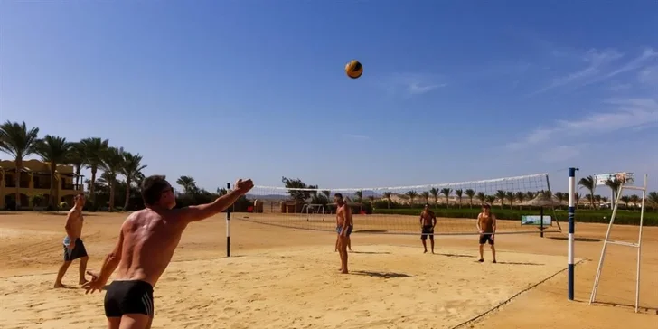 Zahrát si můžete i plážový volejbal, fotbal nebo stolní tenis.
