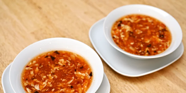 Kdyby to bylo málo, připraví vám i dvě miso nebo pikantní či hovězí polévky. 