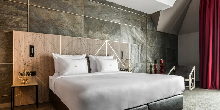 Pokoj Deluxe má navíc francouzské okno nebo balkon, Suite a Junior Suite je rozdělený na ložnici a obývák.